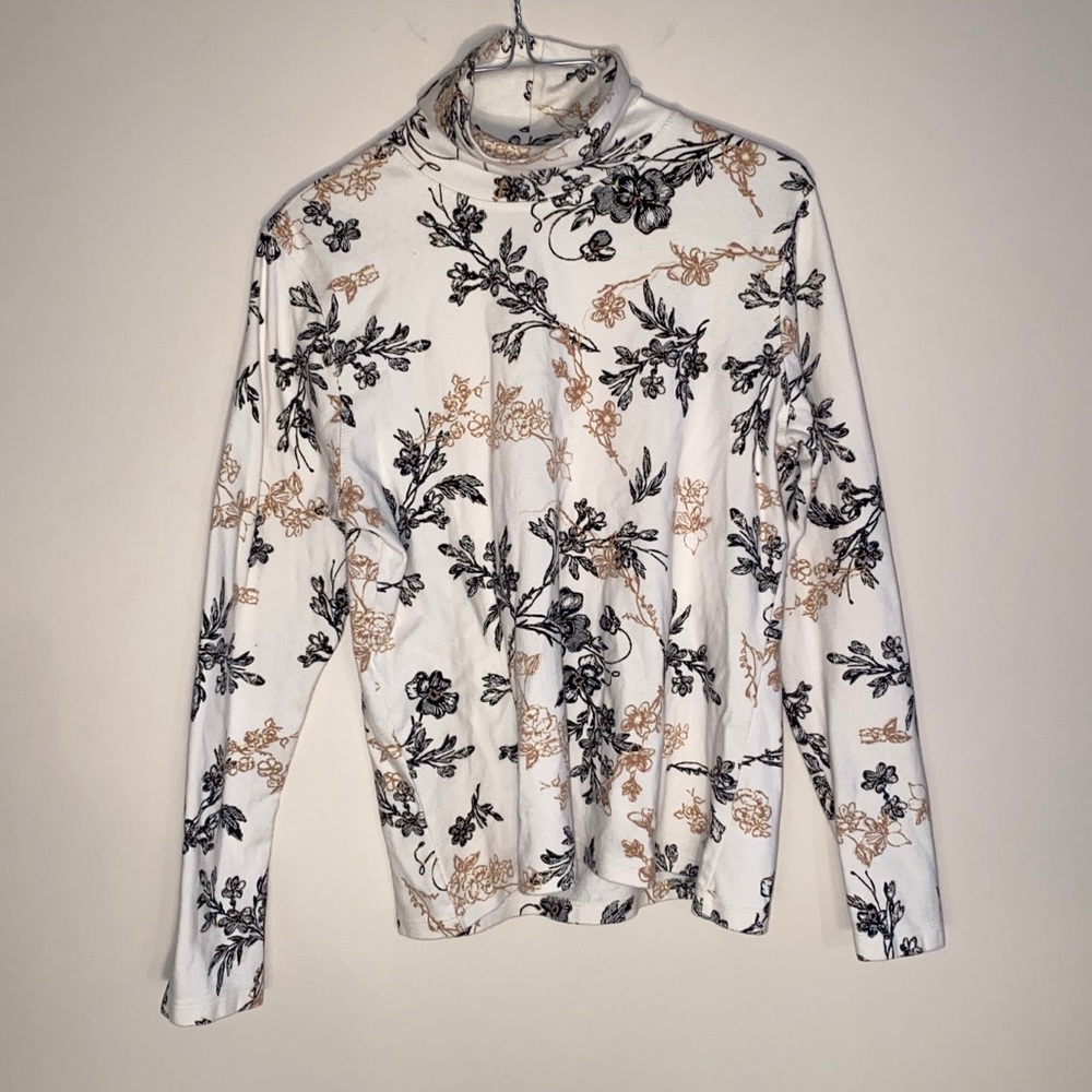White stag flower pattern white turtleneck M